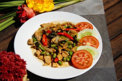 Jídlo v hostelu nebo okolí