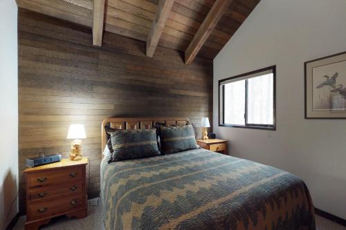 Krevet ili kreveti u jedinici u okviru objekta Black Butte Ranch: Partridge Foot Cabin lot #RR83