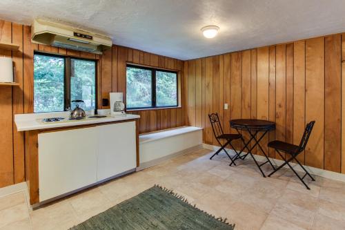 A cozinha ou cozinha compacta de Ridge Path Cottage