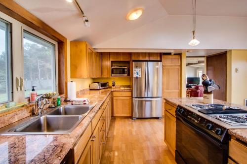 Seadrifter Oceanfront Beach House – Photos 3