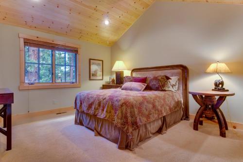 a bedroom with a bed and a table and a window at The Great Escape in Truckee