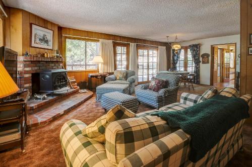 Rustic Pine Manor – Photos 2