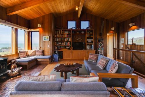 Gallery image of Gewing House in Sea Ranch