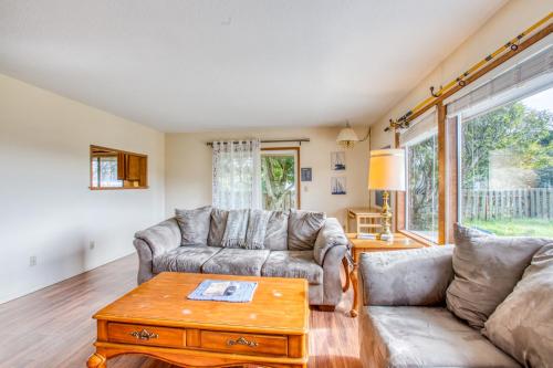 Χώρος καθιστικού στο Bay Bridge Beach House