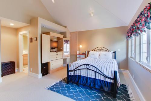 a bedroom with a bed with a blue rug at Beach Hideaway in Bandon