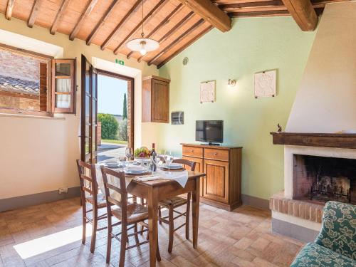 TV a/nebo společenská místnost v ubytování Agriturismo Baccoleno