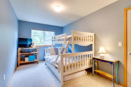 a bedroom with blue walls and a bunk bed at Ride the Wave (MCA #439) in Manzanita