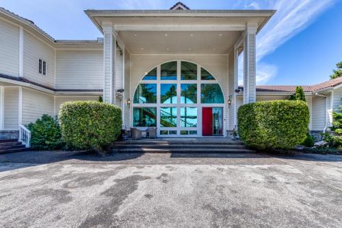 Riverfront House – Photos 2