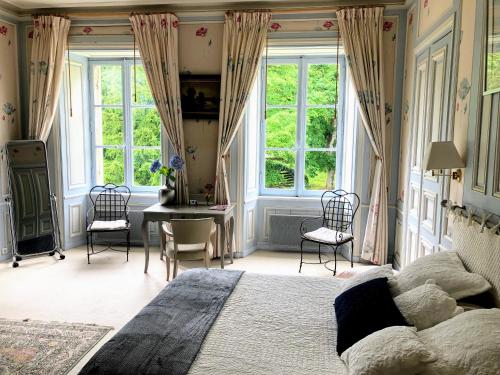 Postel nebo postele na pokoji v ubytování Les chambres d'hôtes du Manoir de Roz-Maria