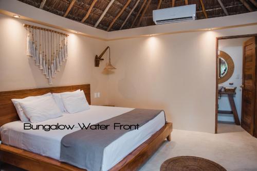 a bedroom with a bed in a room at Hotel CasaBakal - A pie de Laguna - Bacalar in Bacalar