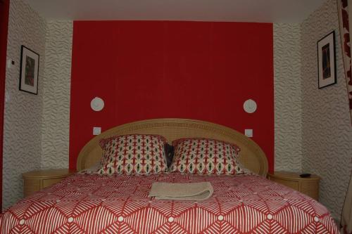 Cama o camas de una habitación en Gite Millesime Proche St Emillion