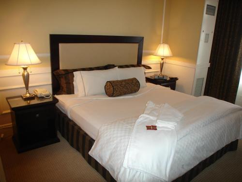 a hotel room with a large bed and two lamps at The Pickwick Hotel San Francisco in San Francisco