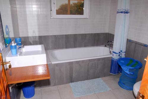 a bathroom with a tub and a sink and a toilet at Mi Tiempo in Muntanya la Sella