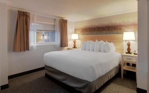 a hotel room with a large bed and a window at Hallmark Resort in Cannon Beach in Cannon Beach