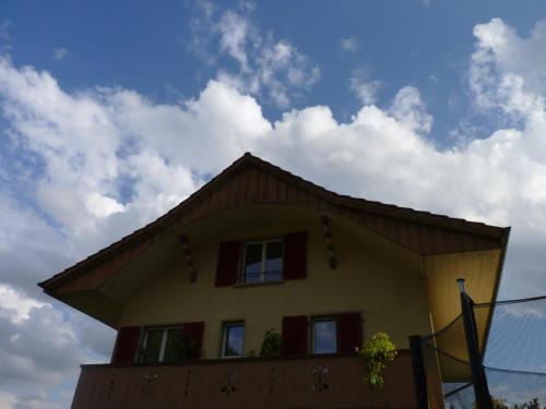a house with a gambrel roof on top of it at Wohnung Wohlensee in Hinterkappelen