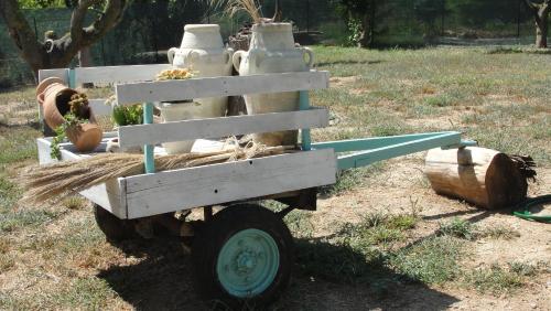 a wooden cart with vases on top of it at Villa Primaluce in Pizzo