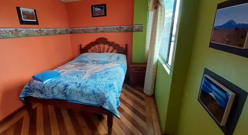 En eller flere senge i et værelse på Hostal Adventure Climbers