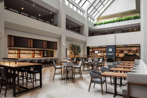 
A restaurant or other place to eat at Hyatt Regency Orlando
