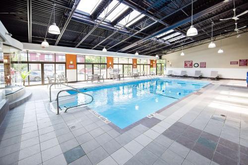 a large indoor swimming pool in a building at Best Western Plus Ottawa Kanata Hotel and Conference Centre in Ottawa