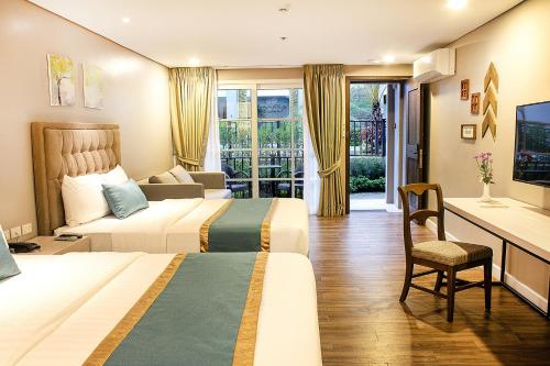 Postel nebo postele na pokoji v ubytování Royale Parc Hotel Tagaytay