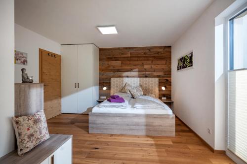 Rúm í herbergi á Appartement Steidl