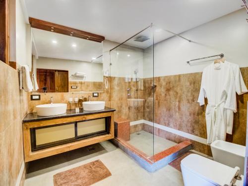 Et badeværelse på La Papa Resort