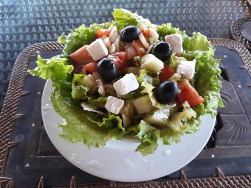 Makanan di atau berdekatan taman percutian
