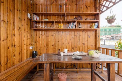 a wooden room with a table and a book shelf at Chaozhou Hello Inn in Chaozhou