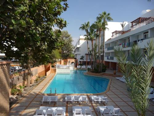 Kolam renang di atau dekat dengan HOTEL KAMAL CITY CENTER