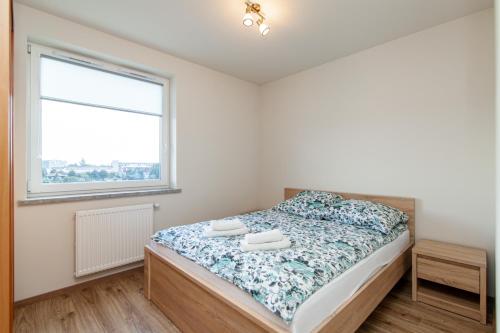 En eller flere senge i et værelse på Apartament Rodzinny