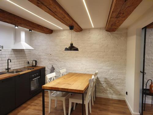 Kuchyňa alebo kuchynka v ubytovaní Apartament na starówce Toruń