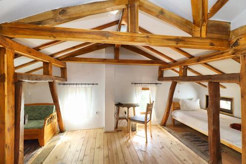 Poschodová posteľ alebo postele v izbe v ubytovaní Старата къща - Трявна