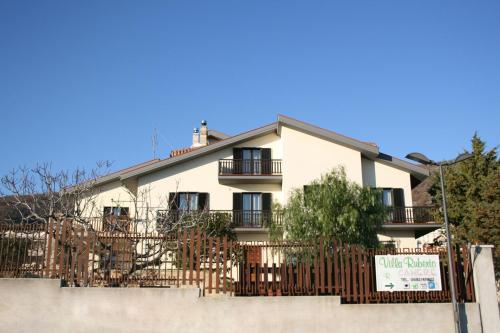 Το κτήριο όπου στεγάζεται  το bed & breakfast
