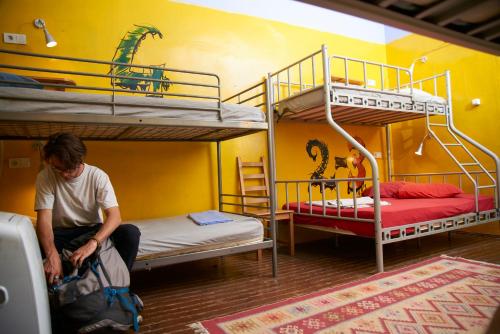 Katil atau katil-katil dalam bilik di Chillout Lya Hostel & Lounge