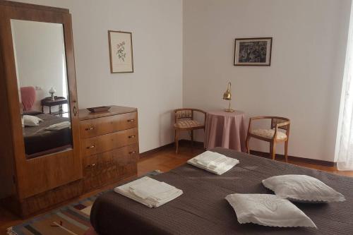 A bed or beds in a room at Riviera 34