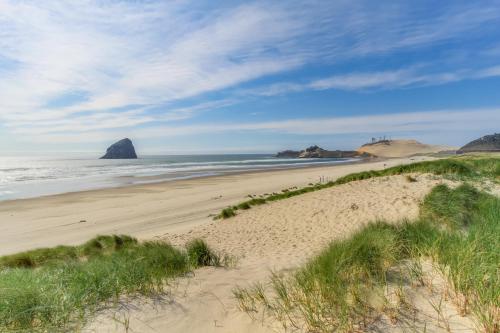 a sandy beach with a view of the ocean at Carousel House in Pacific City in Pacific City