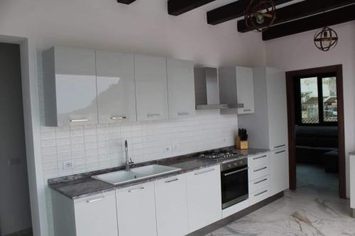A kitchen or kitchenette at Palazzo del Golfo Penthouse