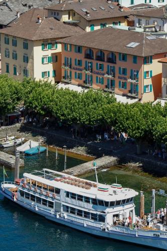 Výhled na řeku, která protéká v blízkosti hotelu