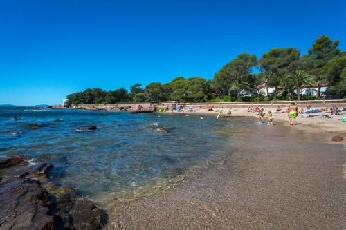 a beach with a bunch of people in the water at Bastide Provençale Les Mûriers d'Engaspaty in Seillans
