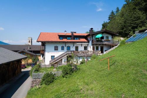 a house on top of a hill with a yard at Oberpiskoihof in Funes