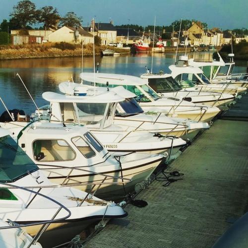 a group of boats docked in a harbor at Les Sauges in Isigny-sur-Mer