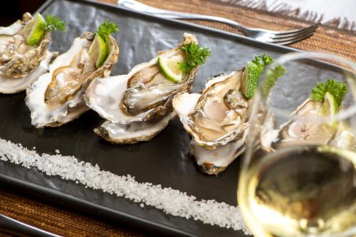 ホテルの敷地内または近くでの食事または食べ物