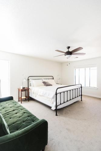 a bedroom with a bed and a ceiling fan at Moon Ranch - a gateway to Yosemite in Mariposa