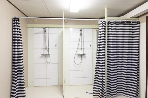 Vonios kambarys apgyvendinimo įstaigoje Hostel Jailhouse Hamina