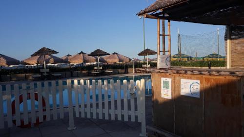 Bazén v ubytování Suites Florence nebo v jeho okolí
