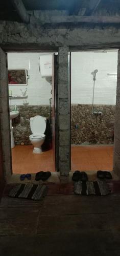 Ένα μπάνιο στο Quang Thuận Bản Giốc Homestay