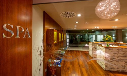 a hotel lobby with a spa sign on the wall at Hotel Spa Attica21 Vilalba in Villalba