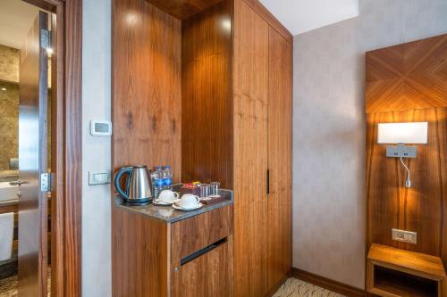 a room with a kitchen with a counter and a cabinet at Clarion Hotel Istanbul Mahmutbey in Istanbul