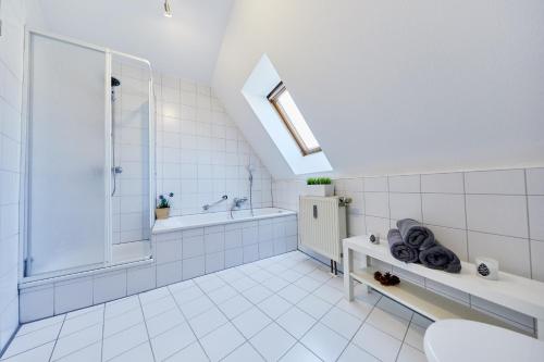 Ванна кімната в Wunderschöne Maisonette-Wohnung für bis zu 10 Personen