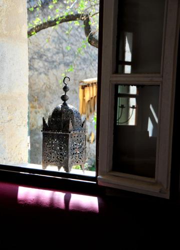 Balkoni atau teres di La Voûte de Lapparan